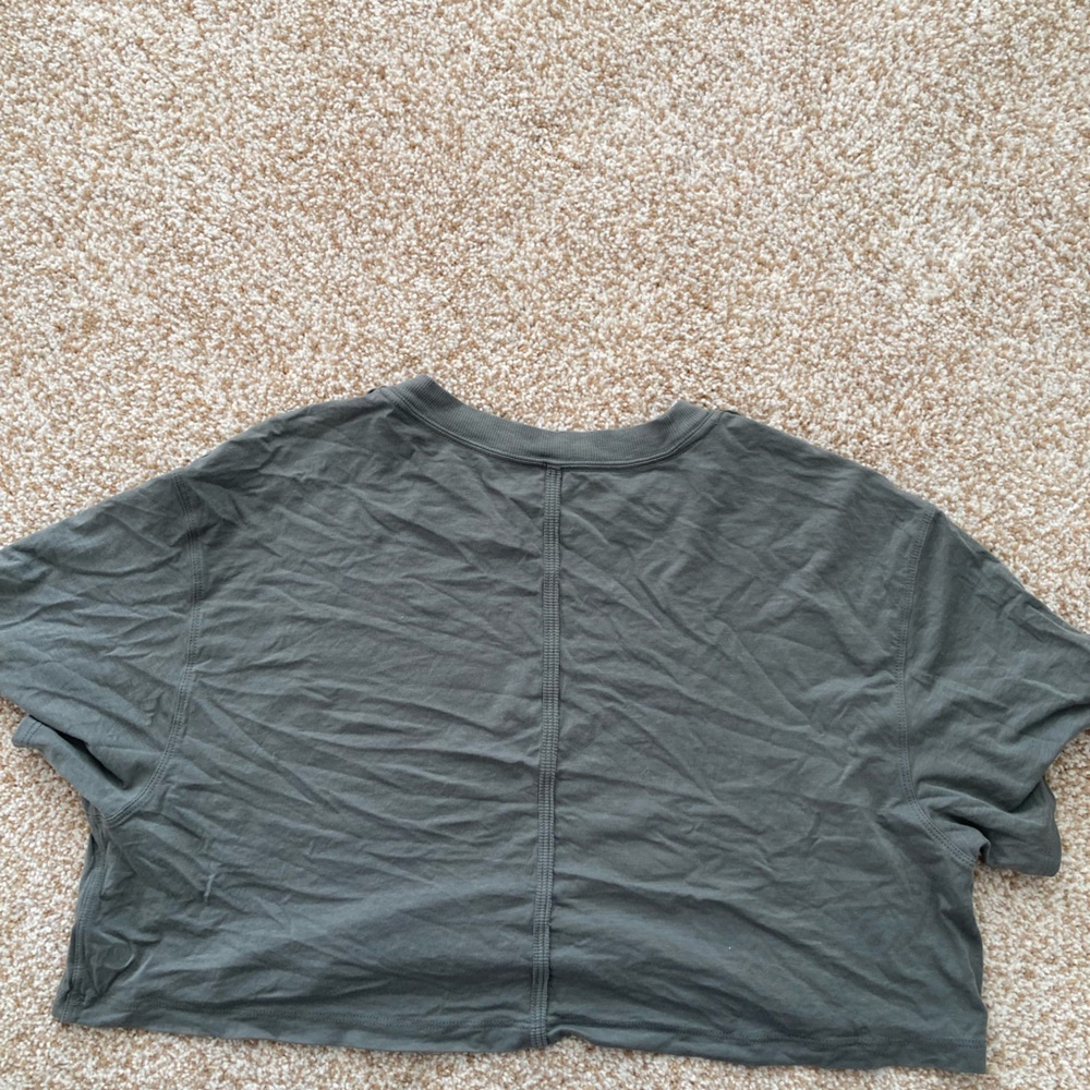 Lululemon Cropped Tee. - Picture 2 of 3